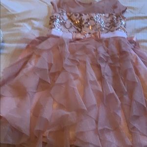 A very elegant dress for many occasions.